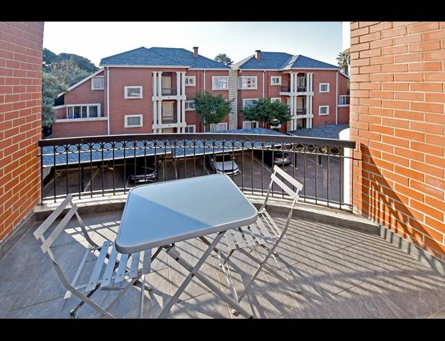 2 BEDROOM APARTMENT FOR SALE IN MELROSE NORTH